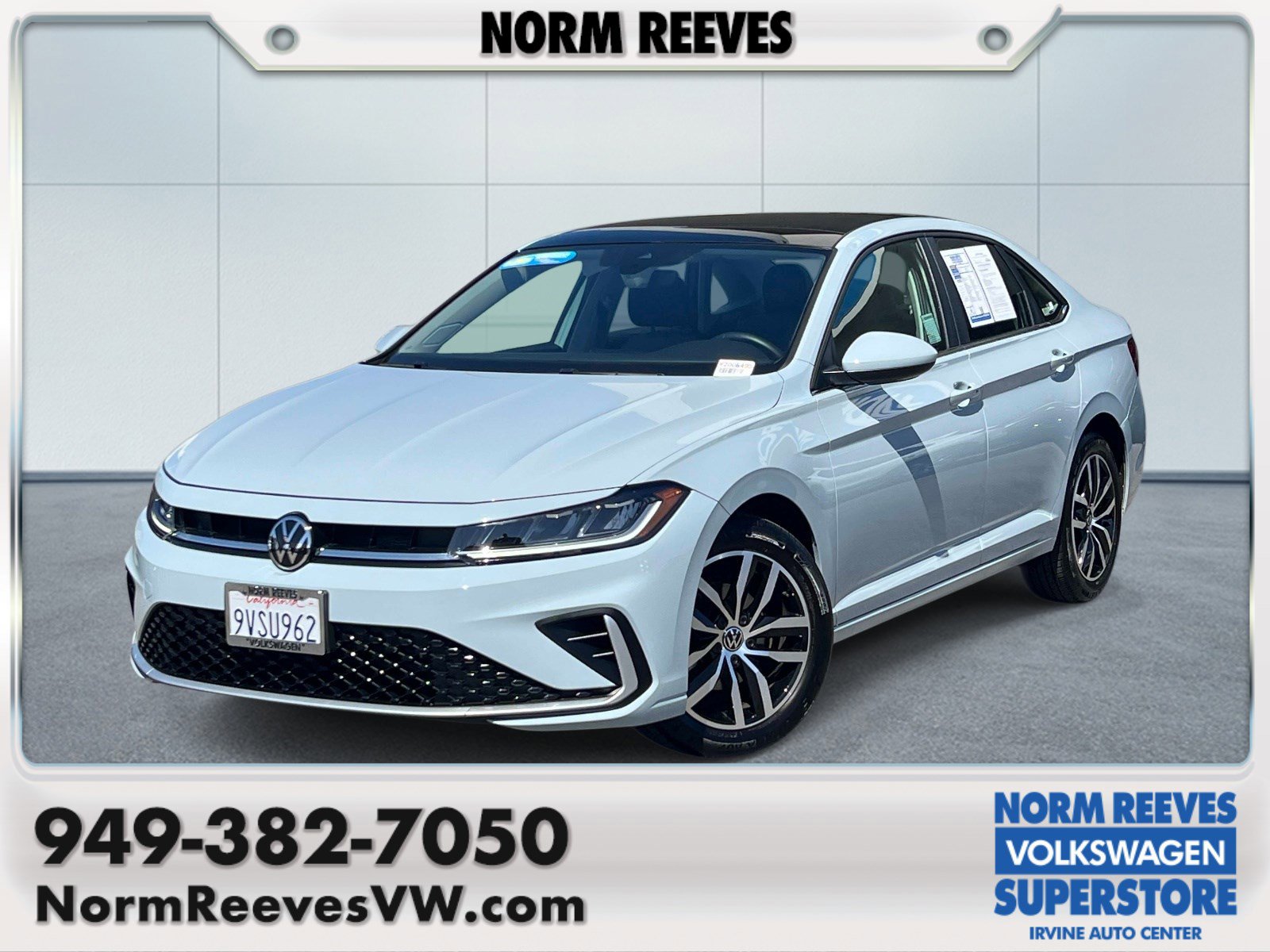 Used 2025 Volkswagen Jetta SE FWD image 1