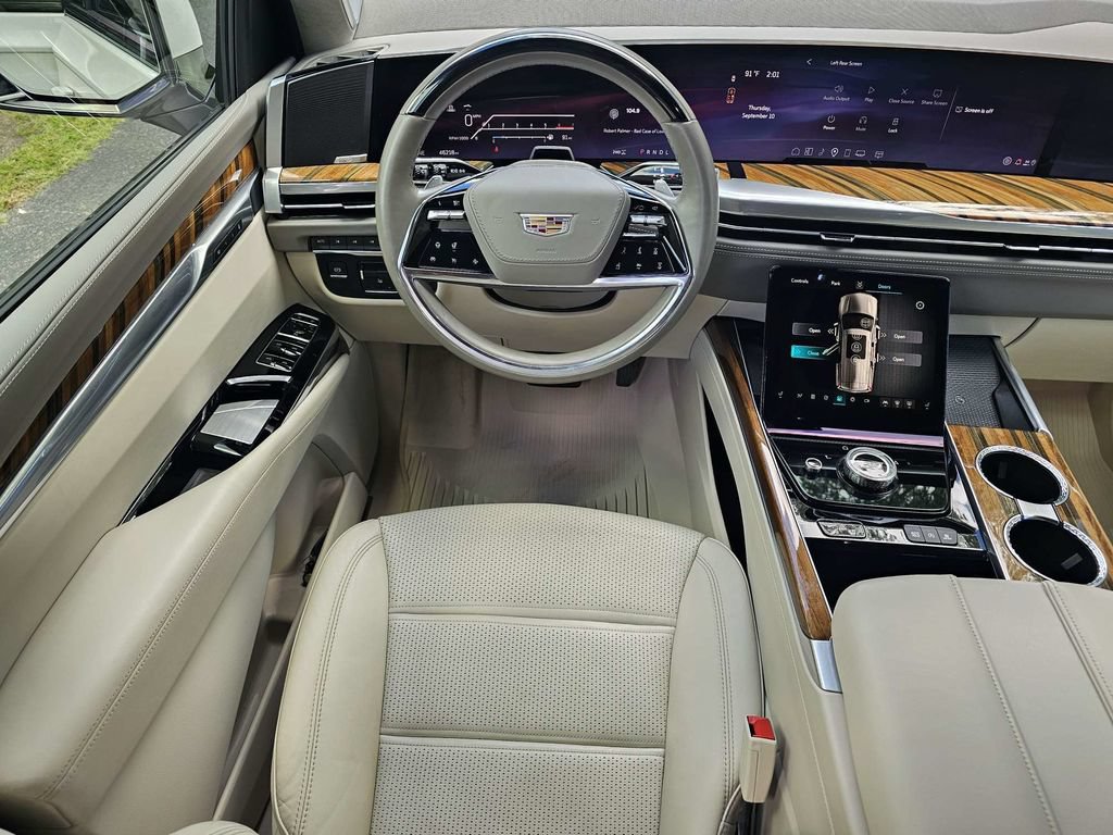 Certified 2025 Cadillac Escalade ESV Sport Platinum w/ LPO, Floor Liner Package AWD/4WD image 18