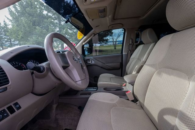 Used 2010 Nissan Frontier SE w/ Moonroof Pkg image 11
