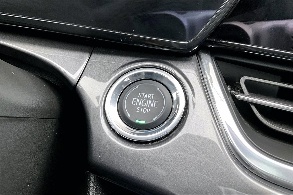 Used 2025 Chevrolet Trax ACTIV w/ Sunroof Package image 29