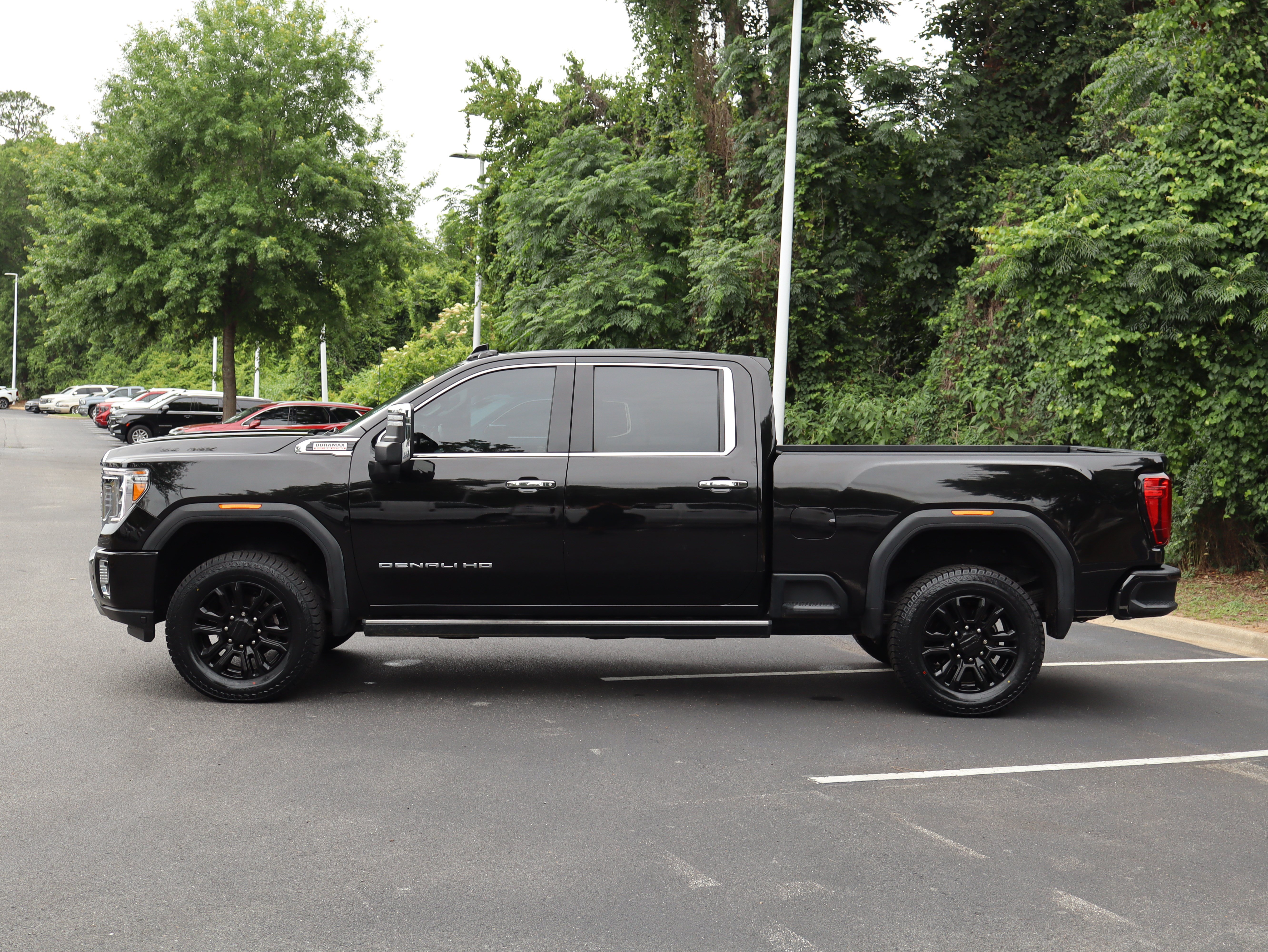 Used 2022 GMC Sierra 3500 Denali w/ Denali Black Diamond Edition AWD/4WD image 6