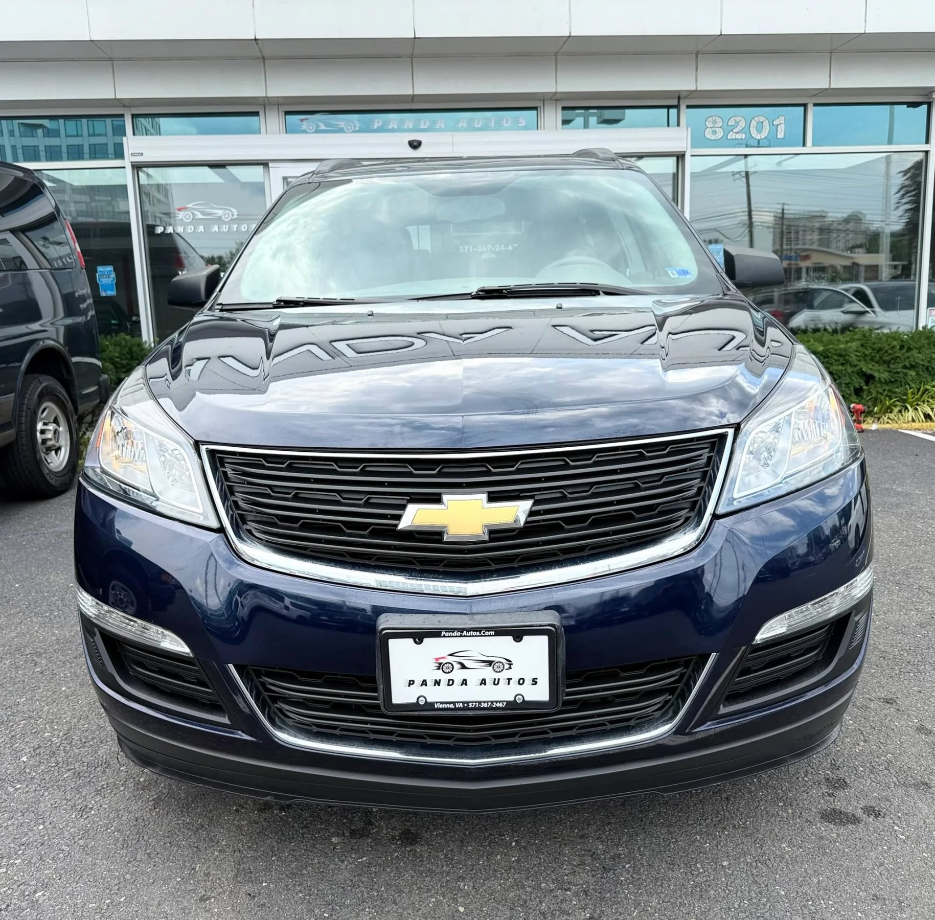 Used 2015 Chevrolet Traverse LS FWD image 2