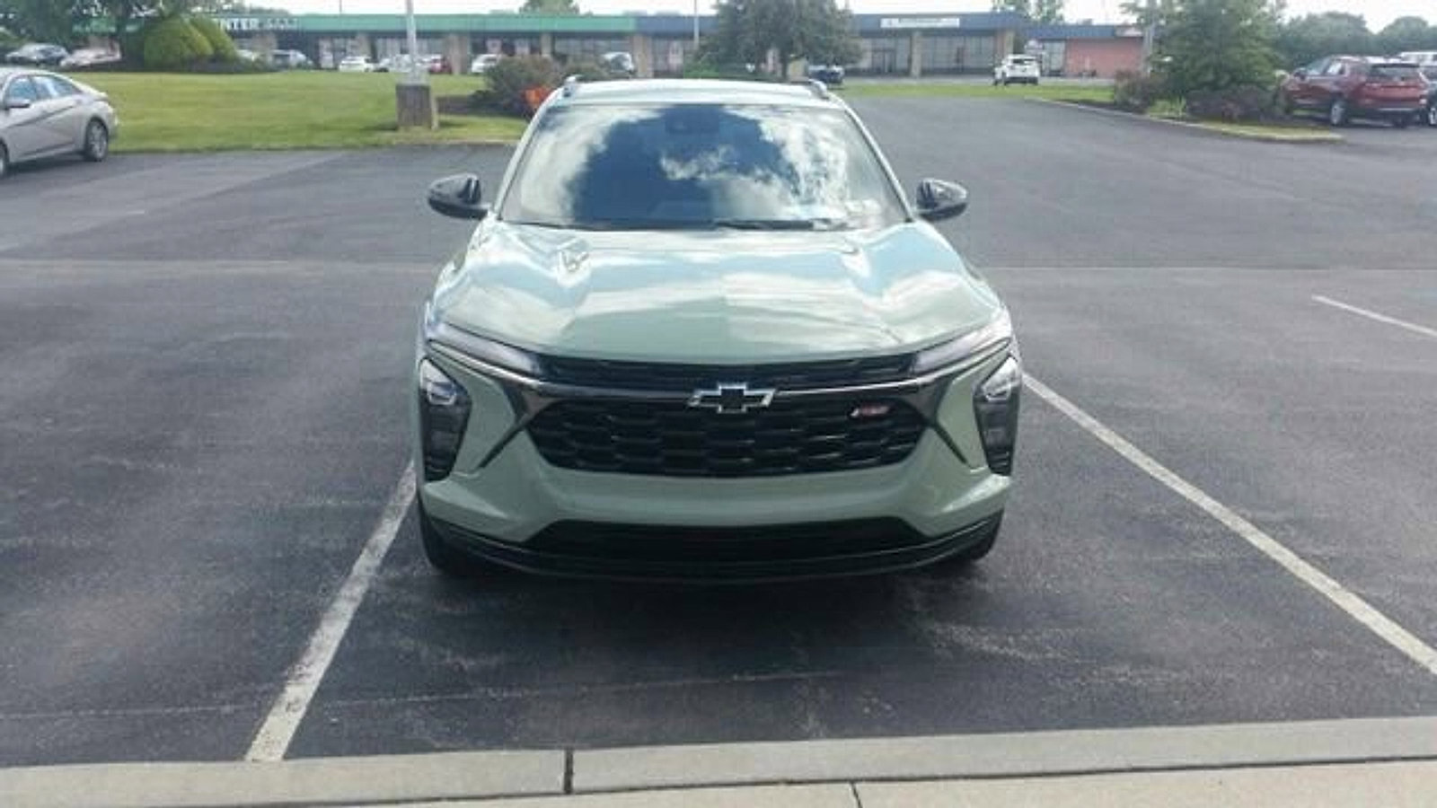 Used 2024 Chevrolet Trax RS w/ Driver Confidence Package FWD image 3