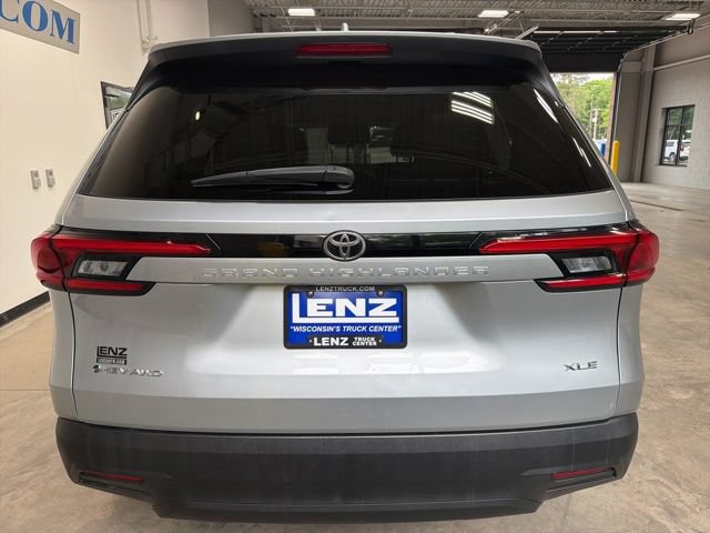 Used 2024 Toyota Grand Highlander AWD Hybrid image 6