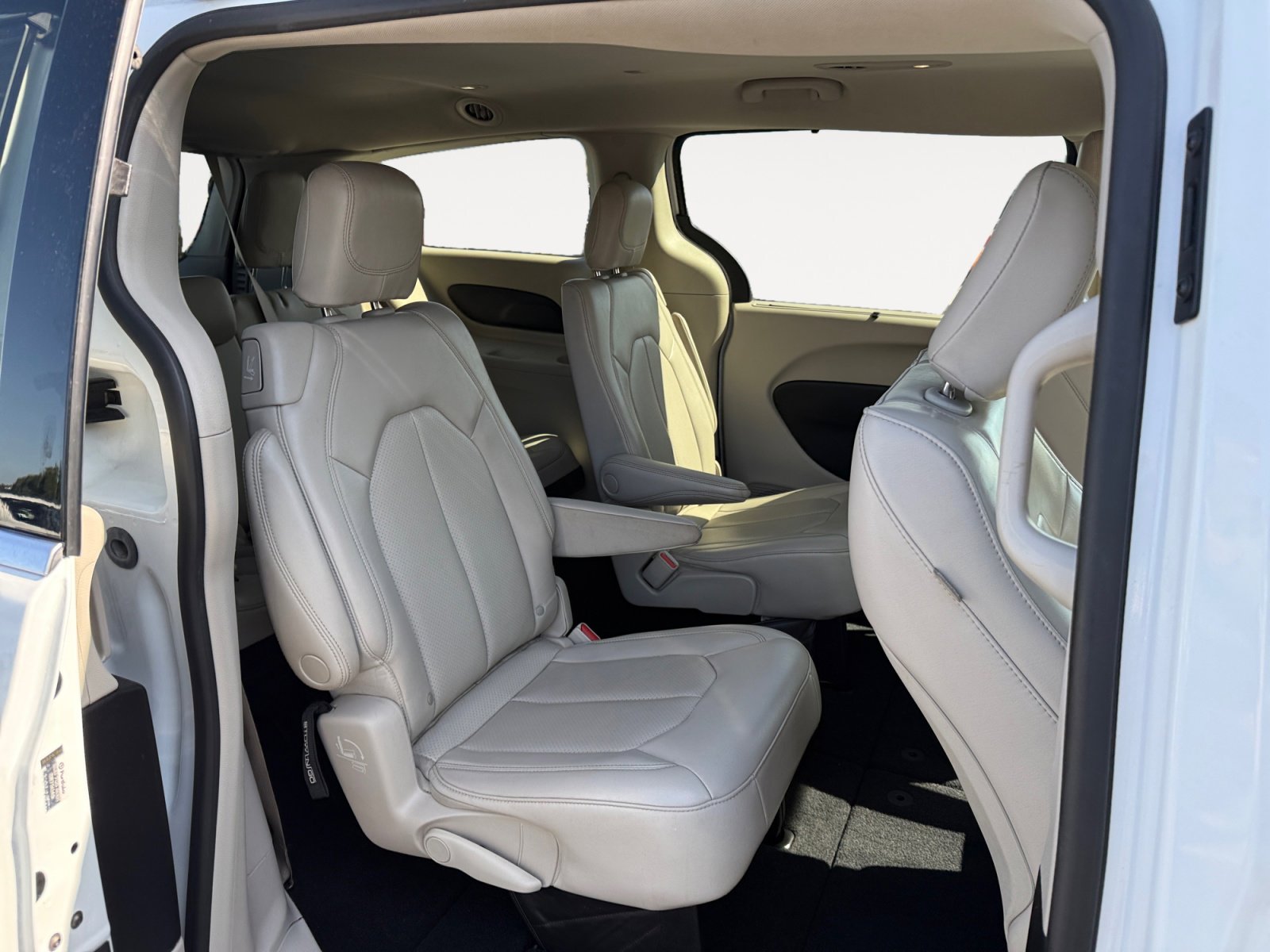 Used 2021 Chrysler Voyager Lxi FWD image 19