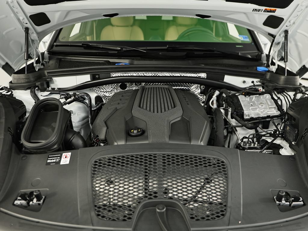New 2026 Porsche Macan AWD/4WD image 32