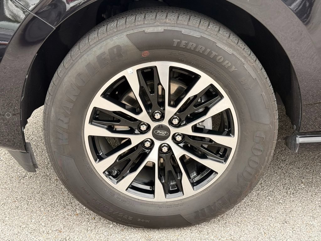 Used 2025 Ford Expedition Platinum AWD/4WD image 45