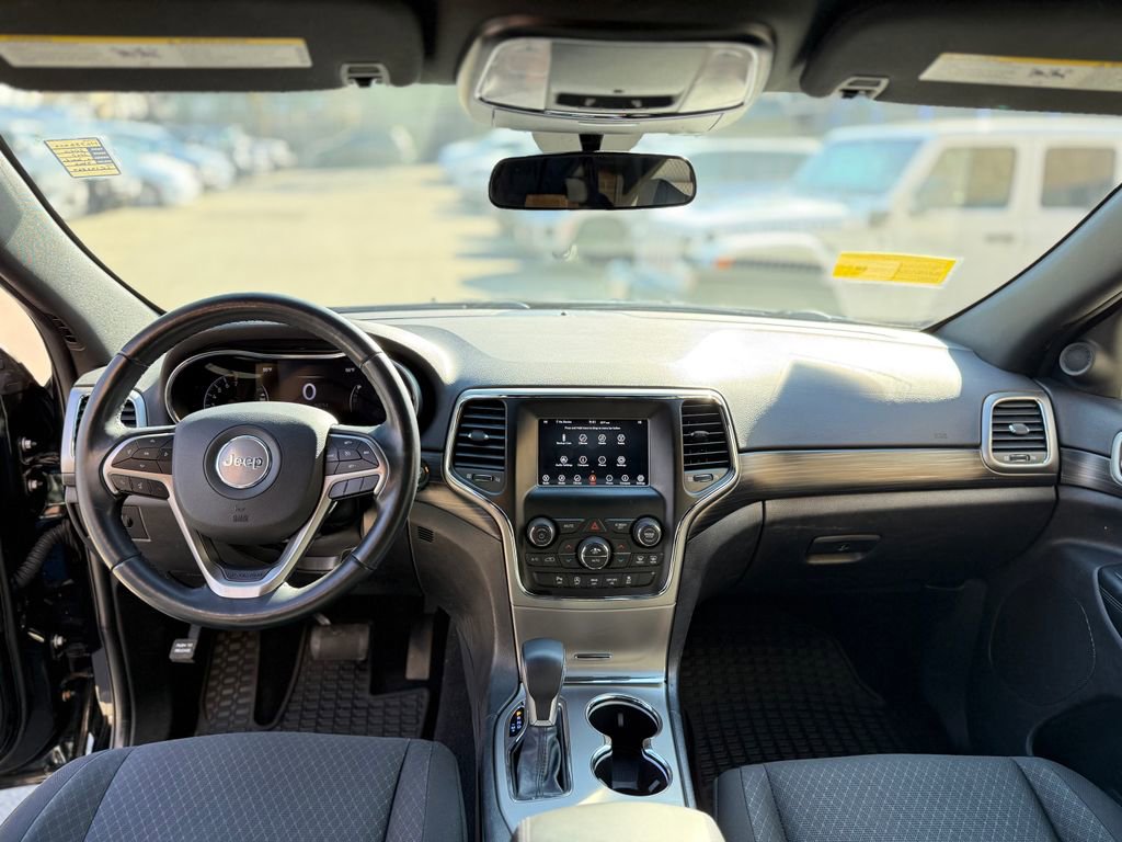 Used 2020 Jeep Grand Cherokee Laredo image 11