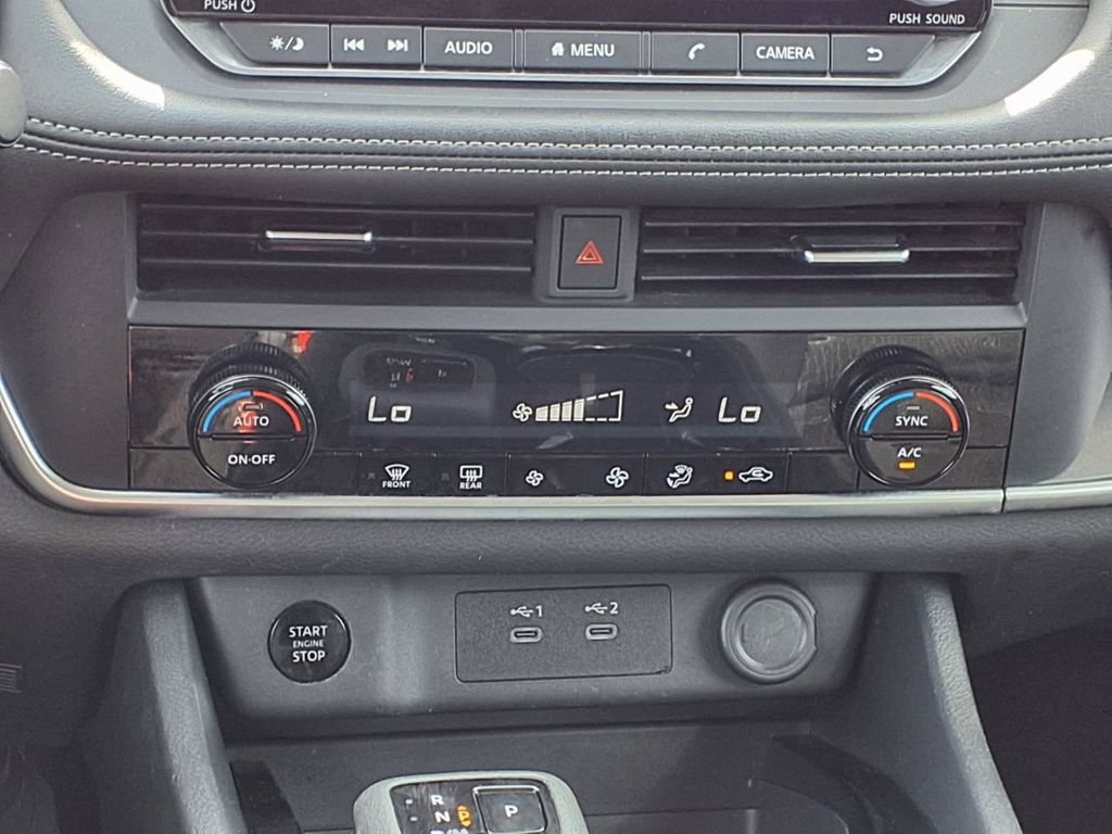 Used 2024 Nissan Rogue SV AWD/4WD image 16