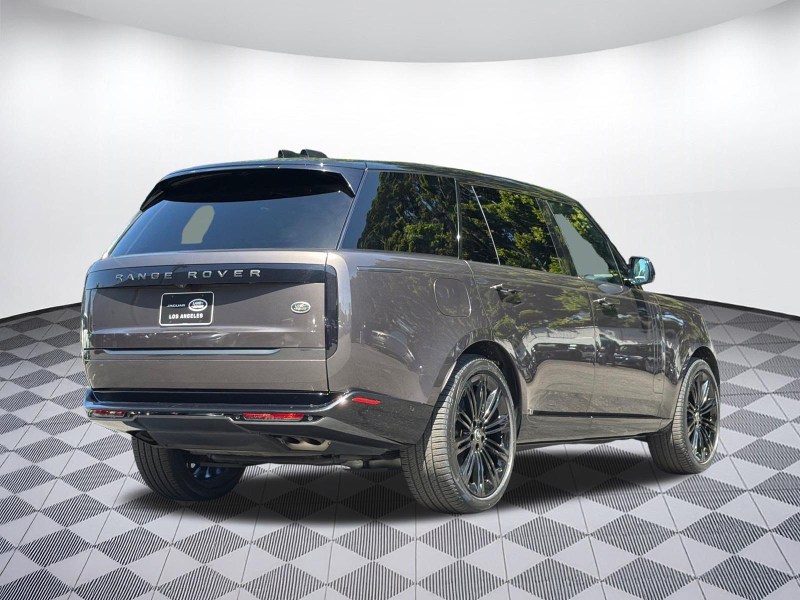 Used 2023 Land Rover Range Rover Long Wheelbase First Edition AWD/4WD image 9