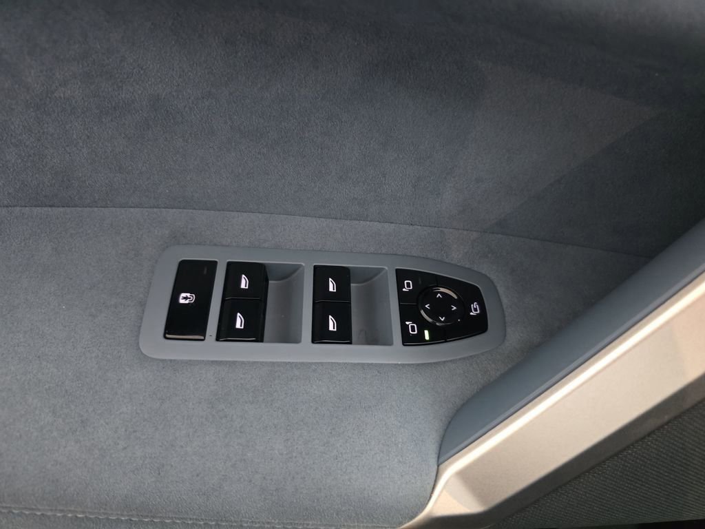 Used 2023 BMW iX xDrive50 w/ Premium Package image 29