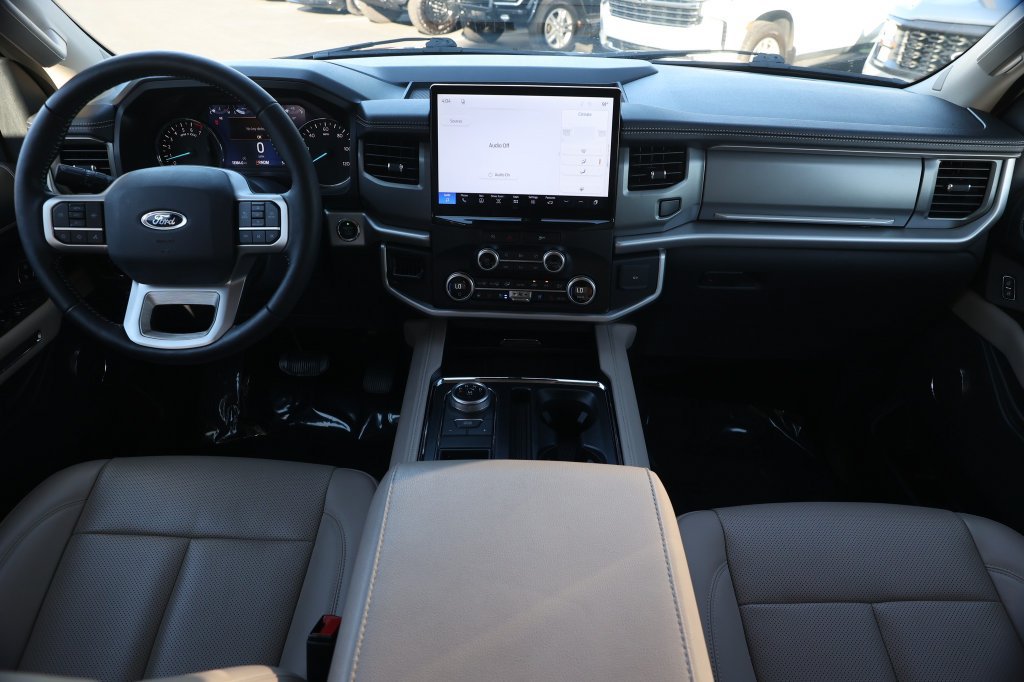 Used 2024 Ford Expedition XLT RWD image 30