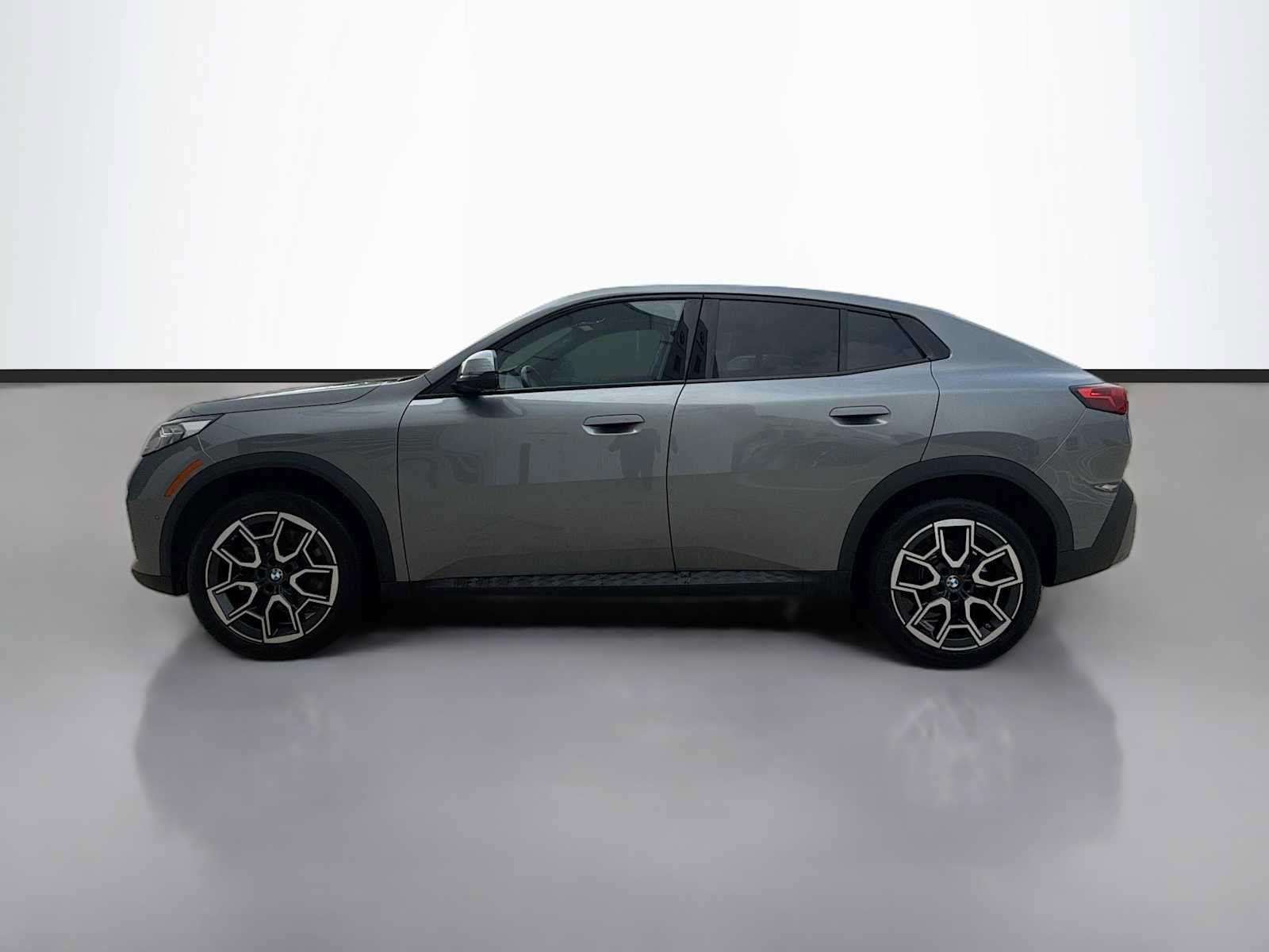 Used 2026 BMW X2 xDrive28i AWD/4WD image 5