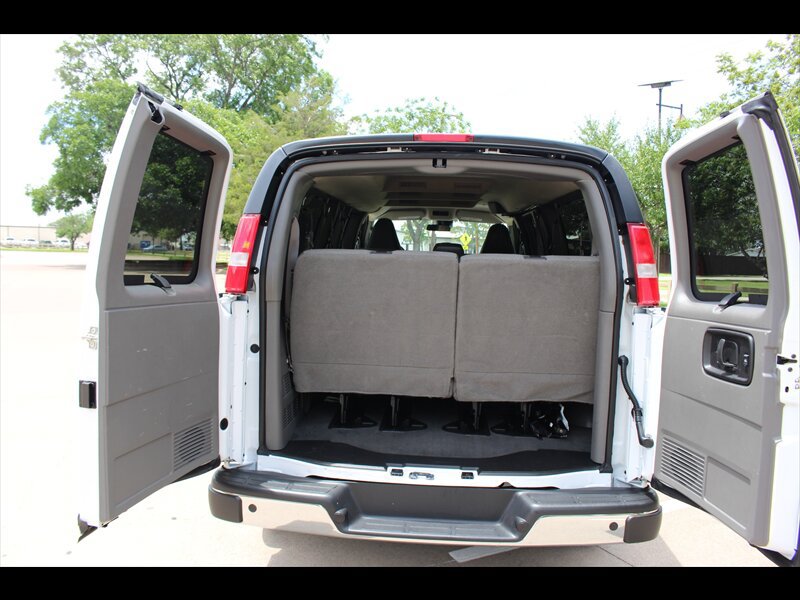 Used 2024 Chevrolet Express 3500 LT w/ LT Preferred Equipment Group RWD image 8