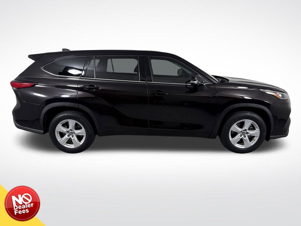 Used 2020 Toyota Highlander LE image 2