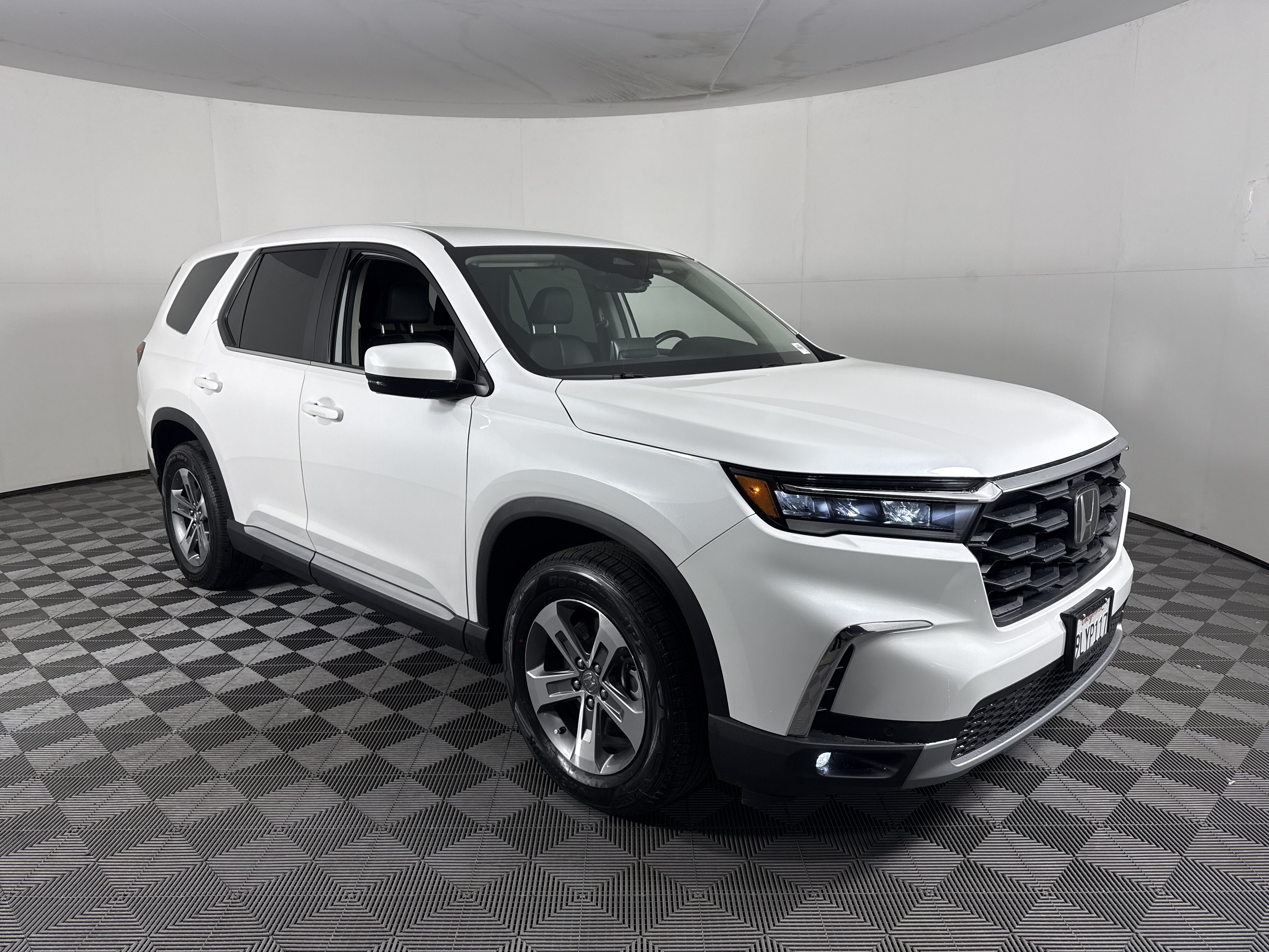 Certified 2024 Honda Pilot EX-L image 2