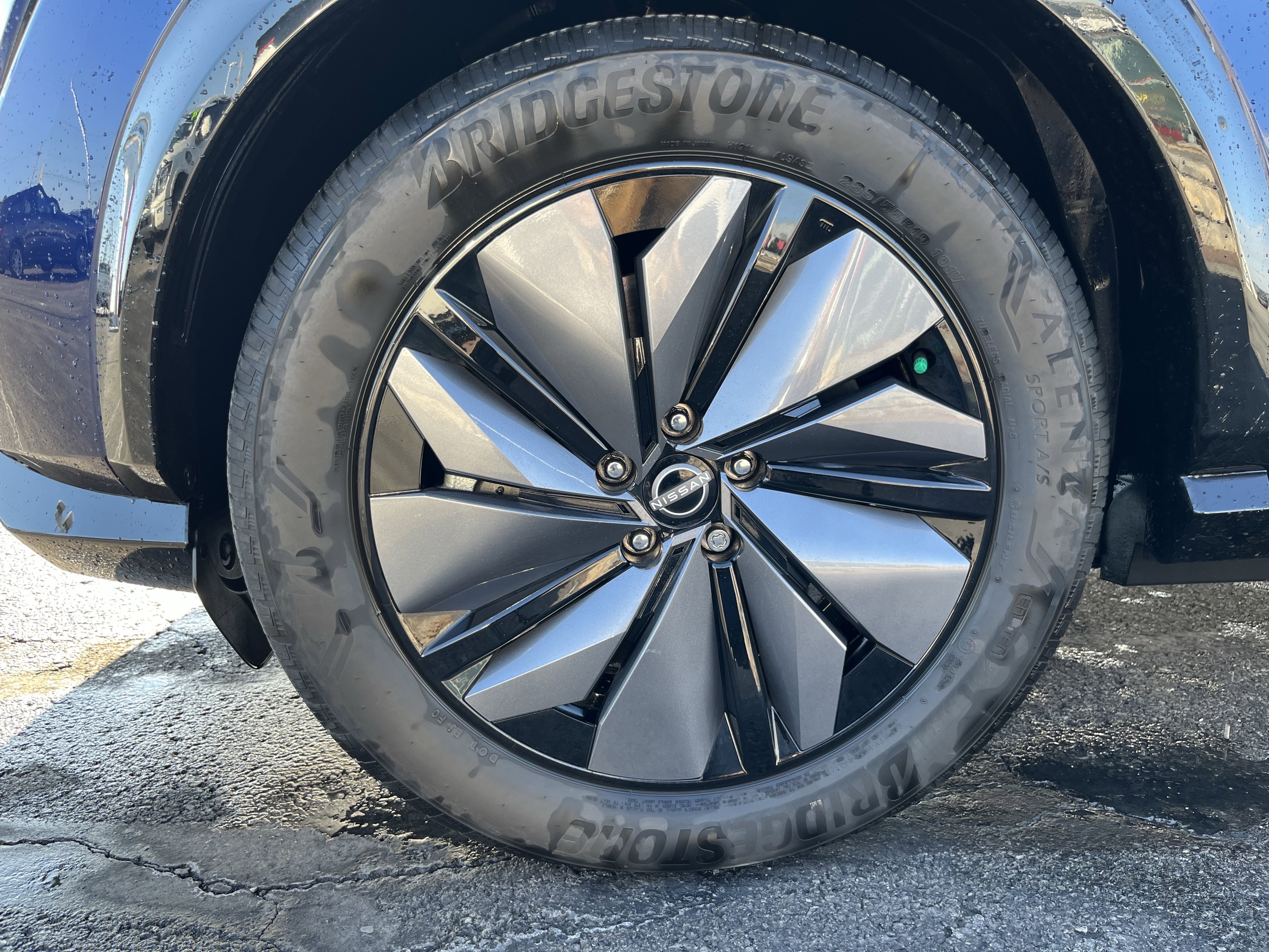 Used 2023 Nissan Ariya AWD image 11