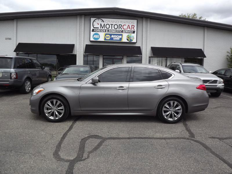 Used 2013 INFINITI M37 w/ Premium Pkg RWD image 2