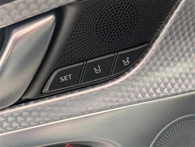 Used 2022 Genesis G70 3.3T image 10