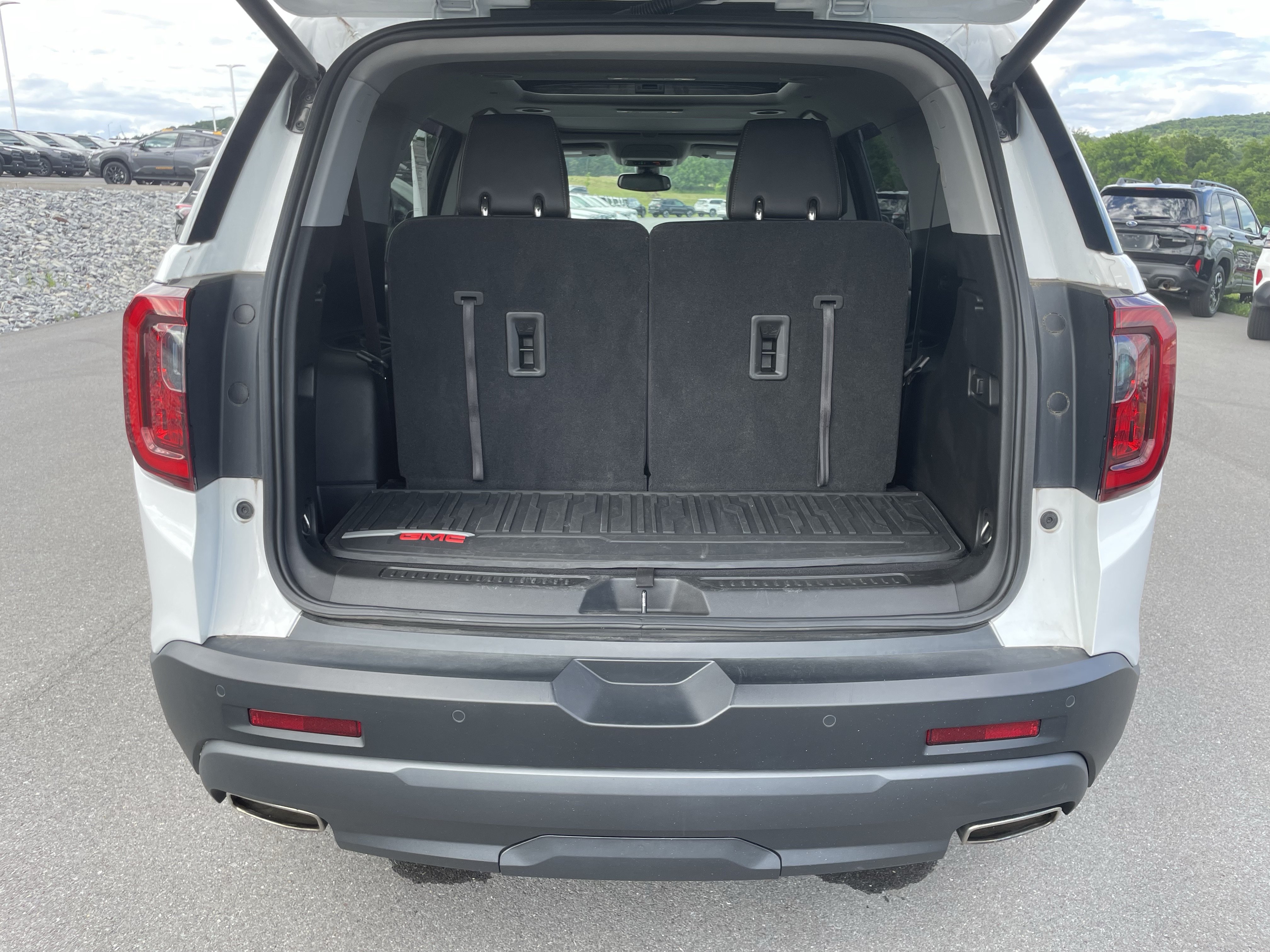 Used 2023 GMC Acadia AT4 w/ Preferred Package AWD/4WD image 5
