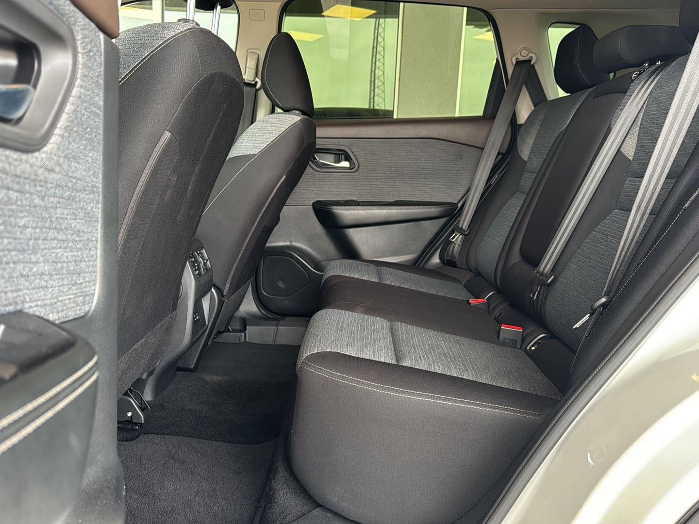 Used 2023 Nissan Rogue SV image 10