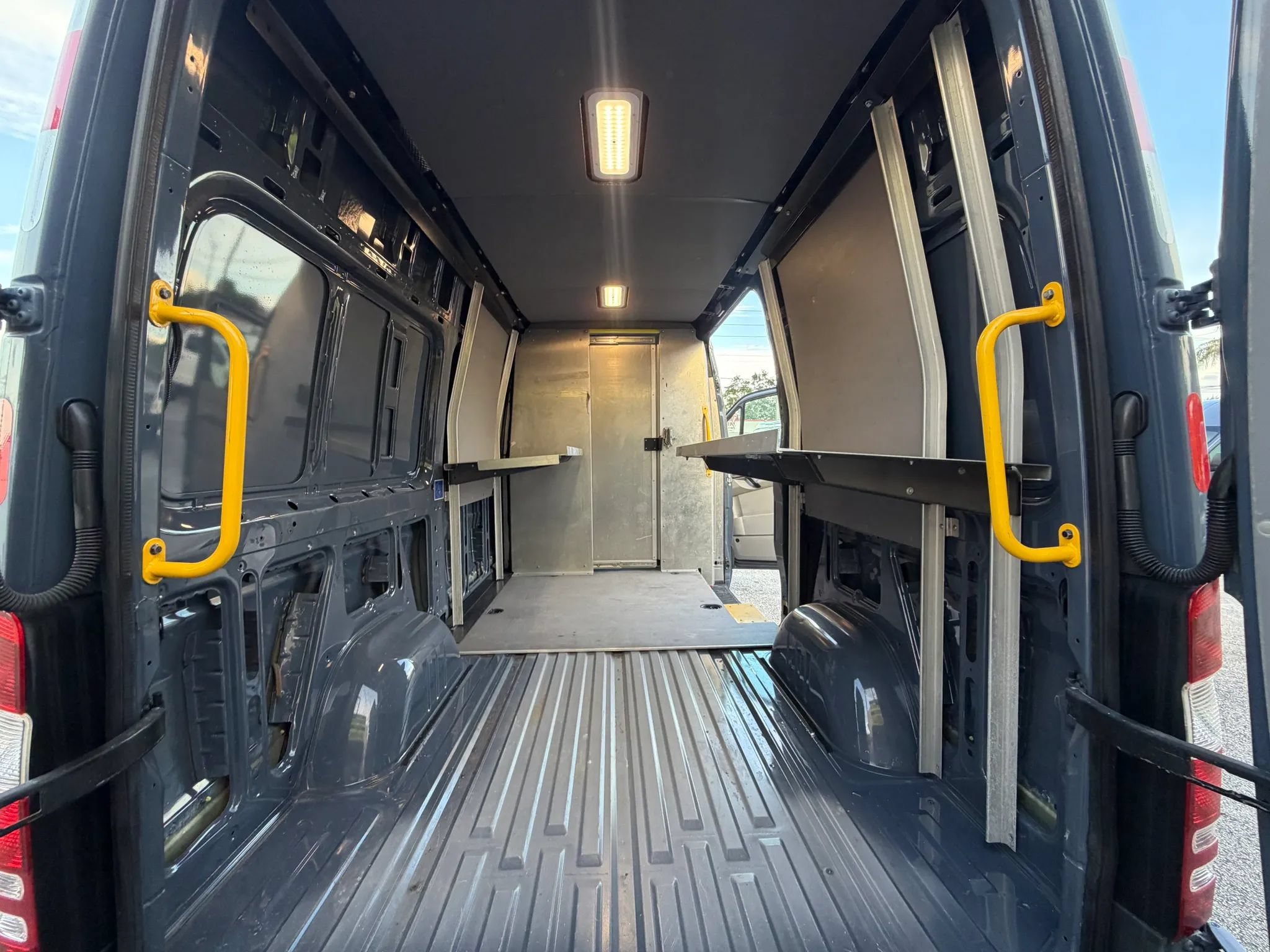 Used 2018 Mercedes-Benz Sprinter 2500 image 5