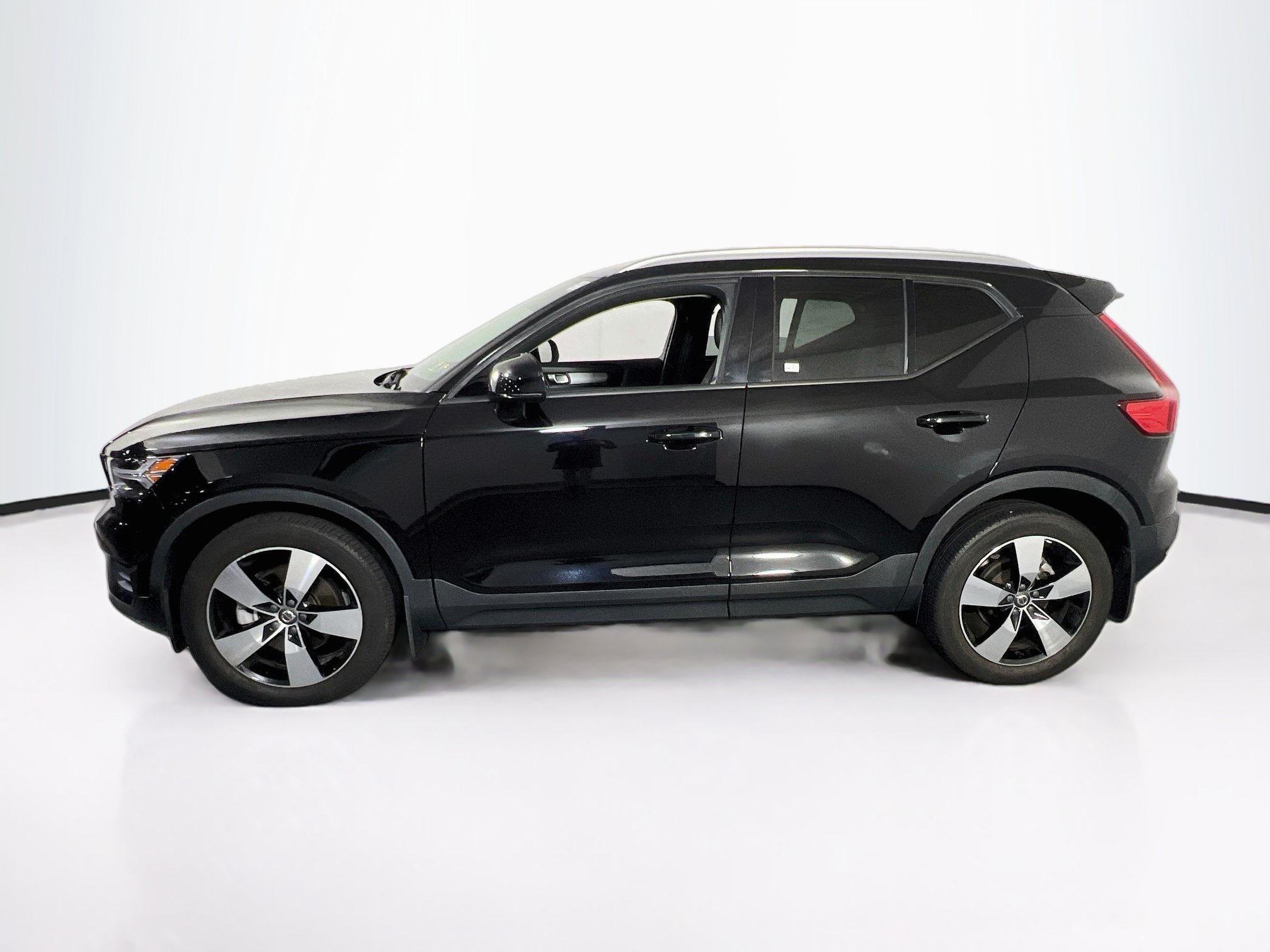 Used 2020 Volvo XC40 T5 Momentum AWD/4WD image 8