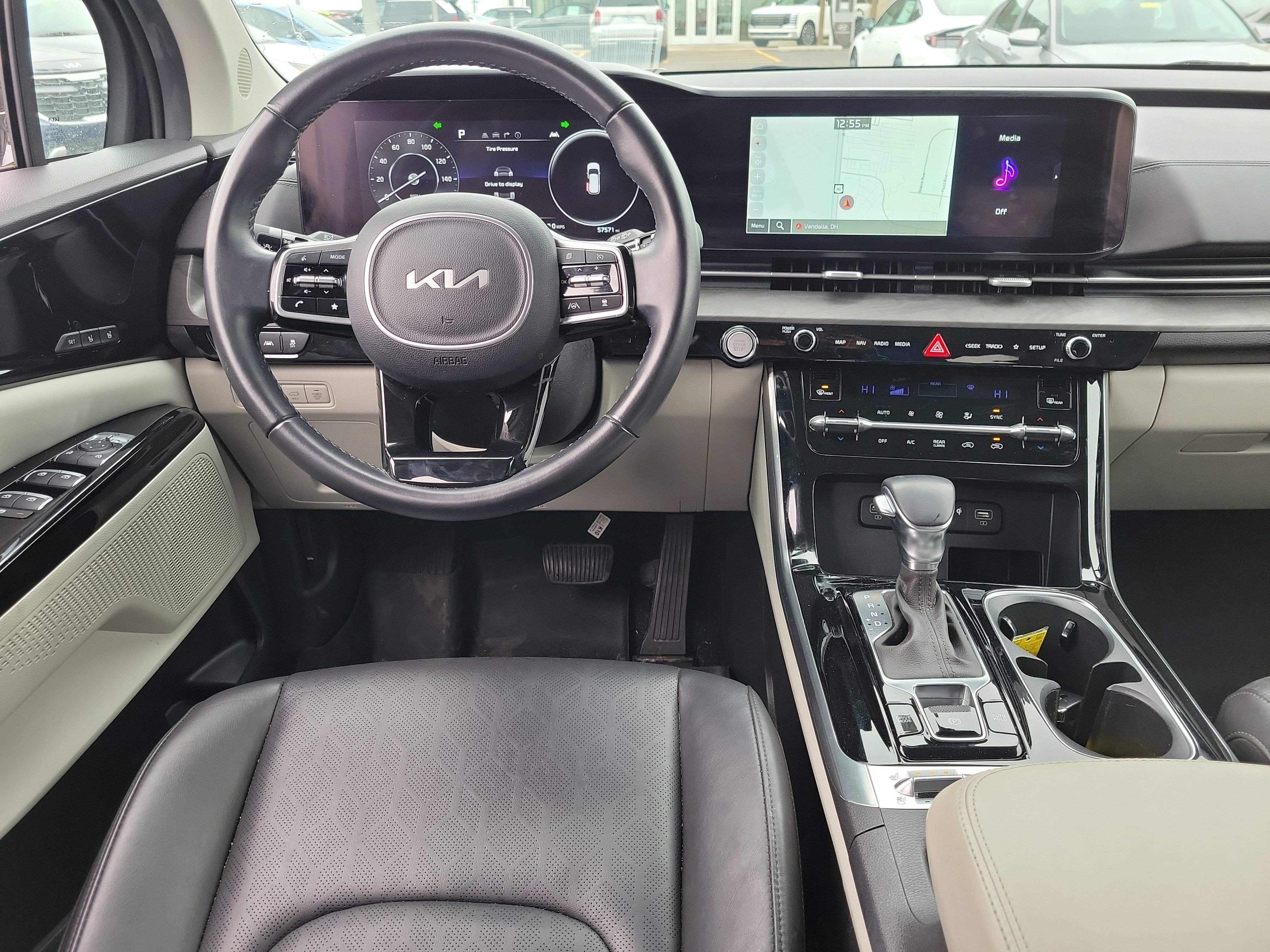 Used 2023 Kia Carnival SX image 10