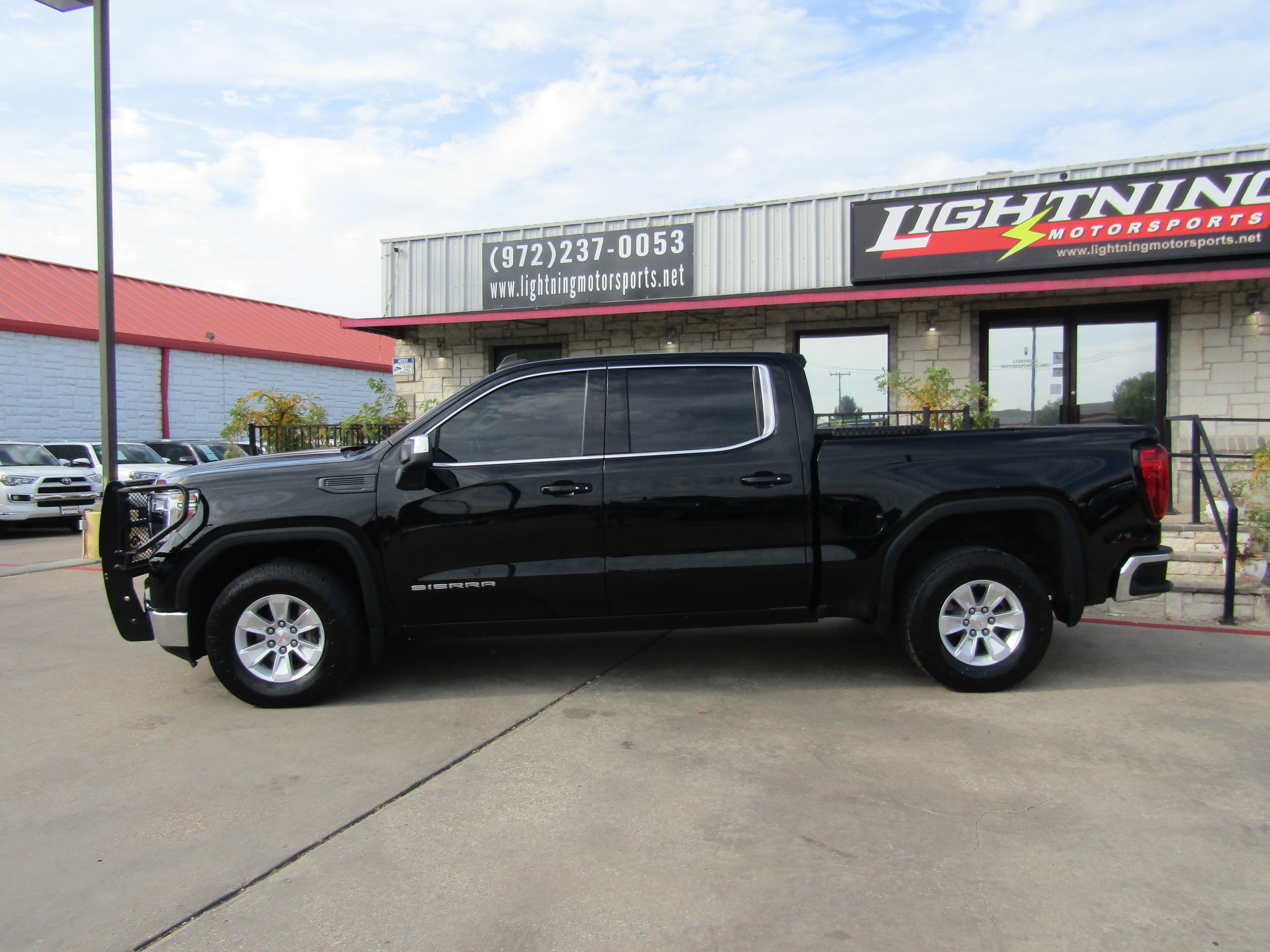 Used 2021 GMC Sierra 1500 SLE image 2