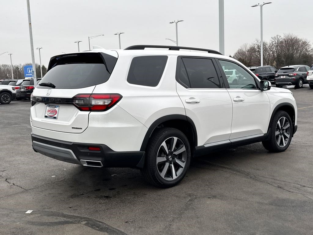 Certified 2025 Honda Pilot Touring image 11