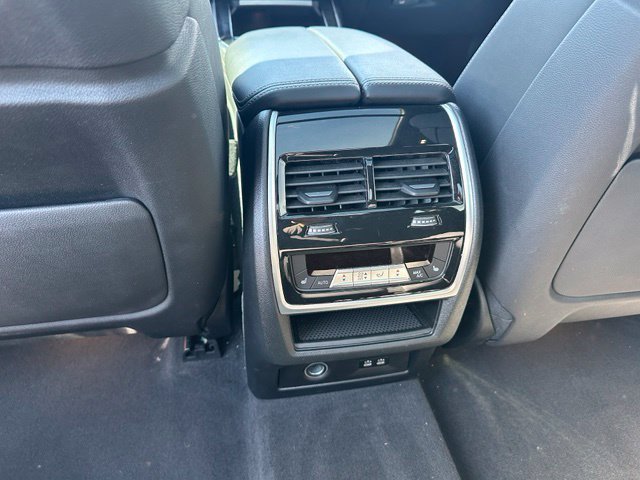 Used 2024 BMW X7 xDrive40i w/ M Sport Package AWD/4WD image 19