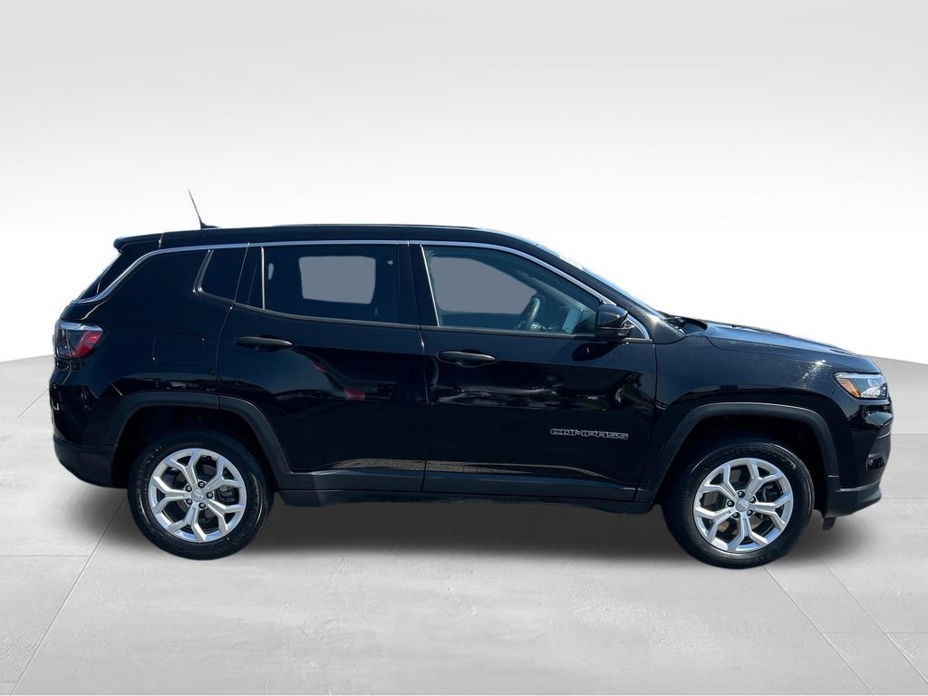 Used 2024 Jeep Compass Sport AWD/4WD image 7