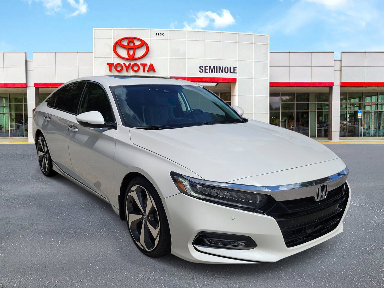 Used 2018 Honda Accord Touring image 2