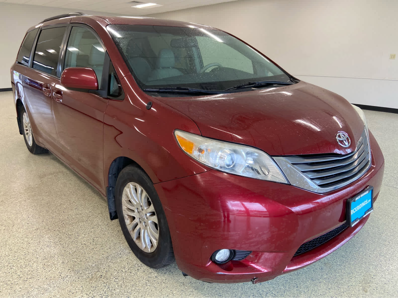 Used 2013 Toyota Sienna XLE FWD image 3