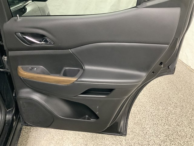 Used 2020 GMC Acadia SLE image 20