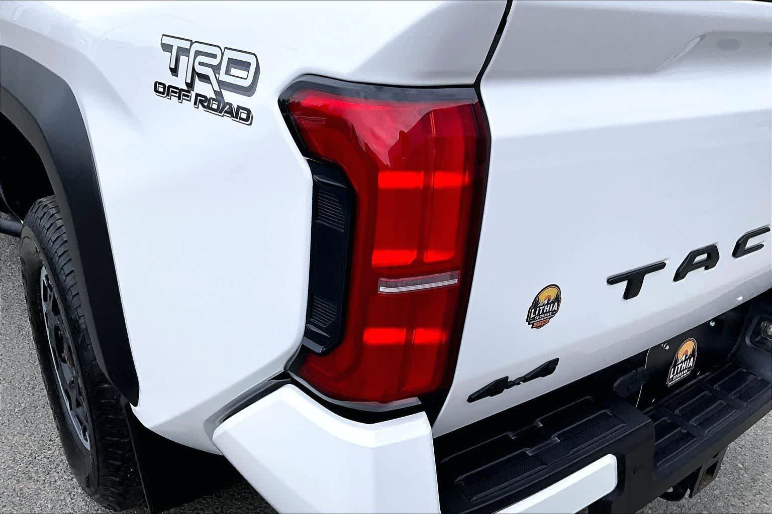 Used 2024 Toyota Tacoma TRD Off-Road w/ TRD Off Road Upgrade Package AWD/4WD image 32