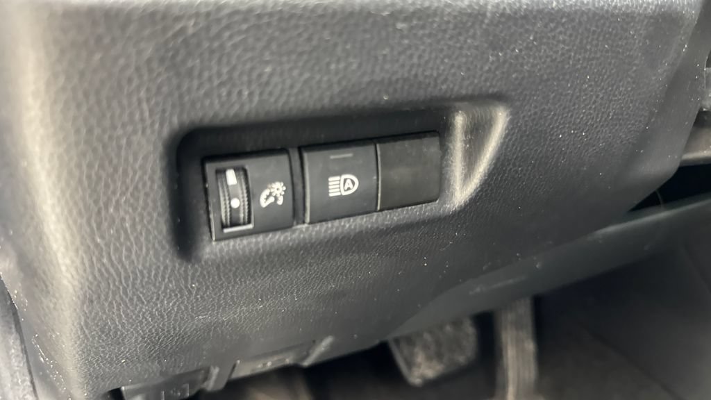 Used 2021 Toyota RAV4 LE FWD image 54