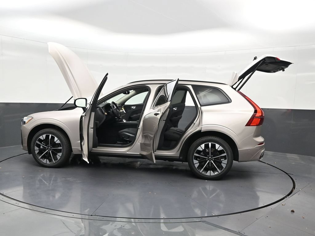 New 2026 Volvo XC60 B5 Plus AWD/4WD image 31