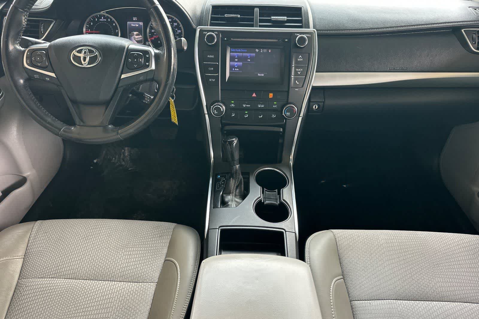 Used 2016 Toyota Camry SE FWD image 4