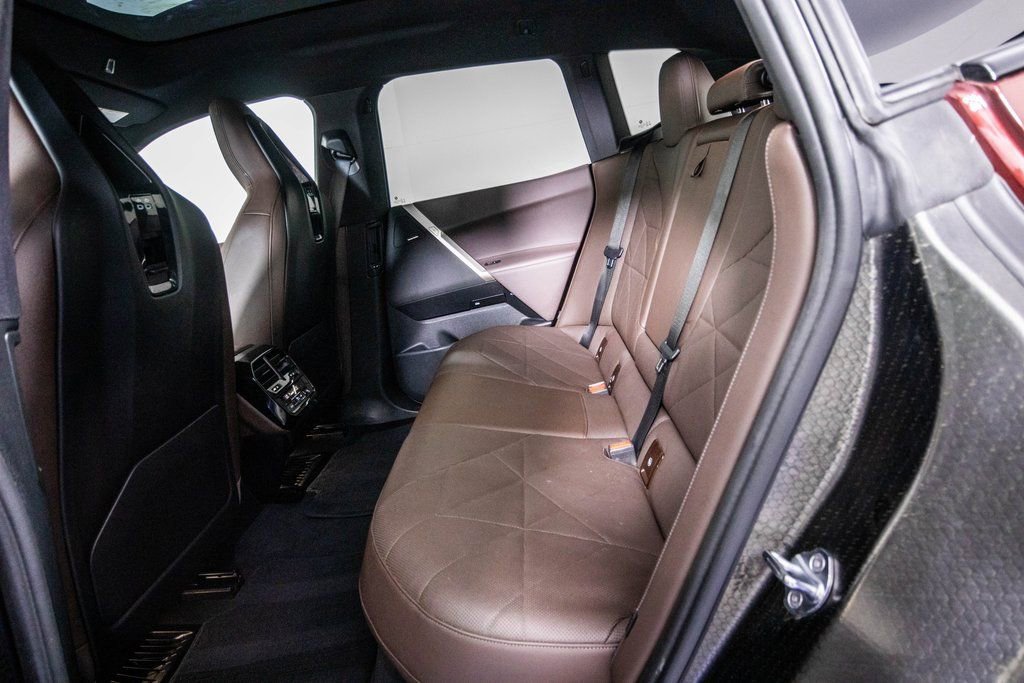 Used 2022 BMW iX xDrive50 w/ Sport Package image 11