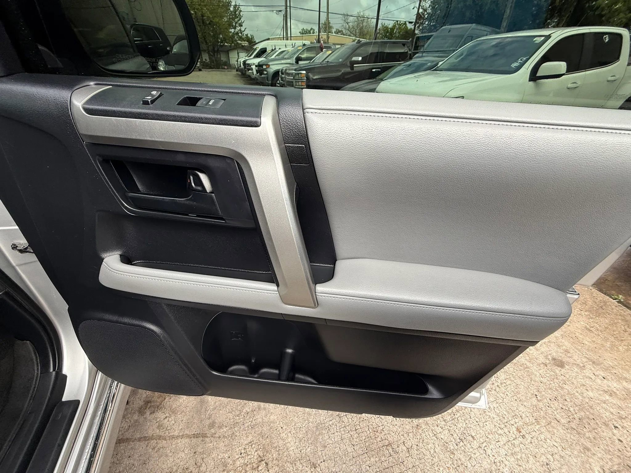 Used 2013 Toyota 4Runner SR5 w/ Convenience Pkg RWD image 23