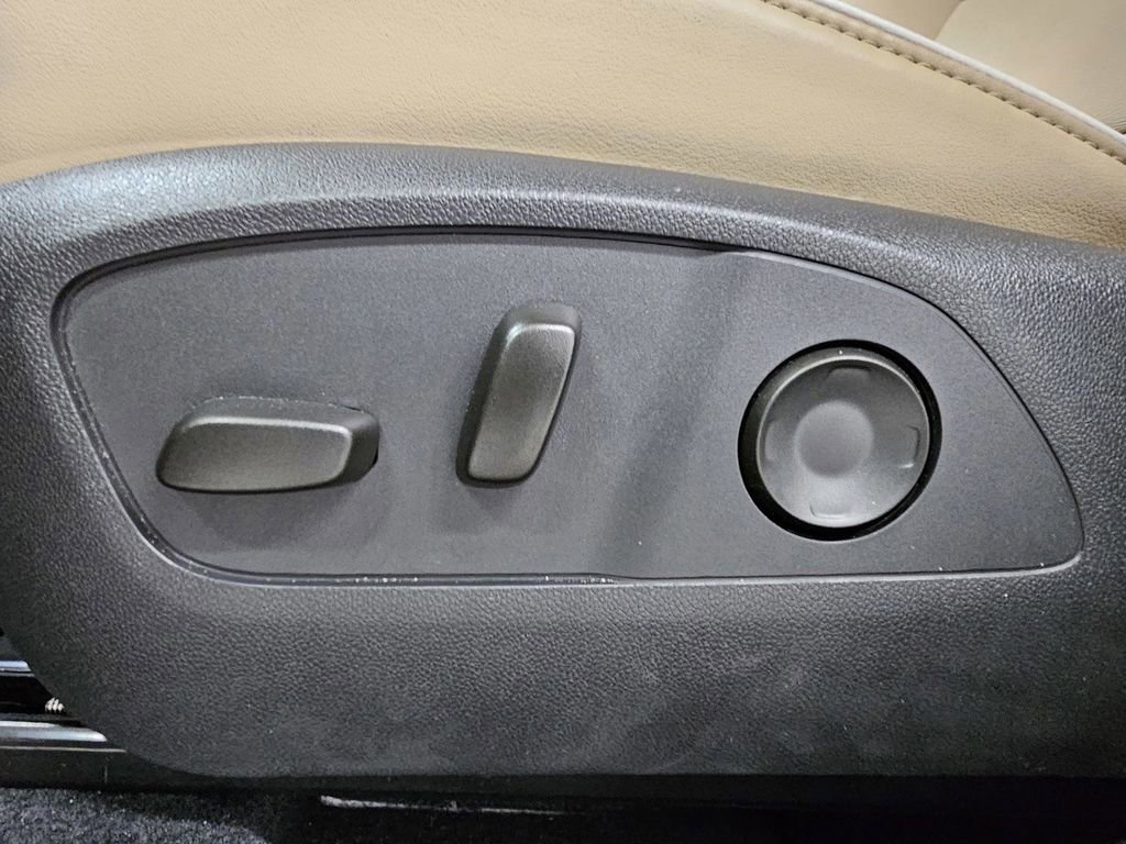 Used 2025 Buick Enclave Preferred w/ Power Package AWD/4WD image 16