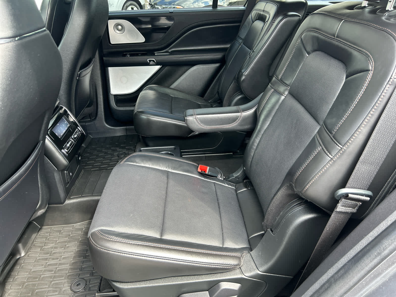 Used 2022 Lincoln Aviator Grand Touring w/ Equipment Group 301A AWD/4WD image 27