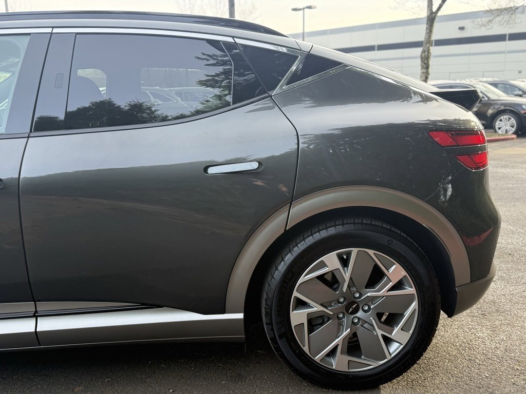 Used 2024 Genesis GV60 RWD image 9