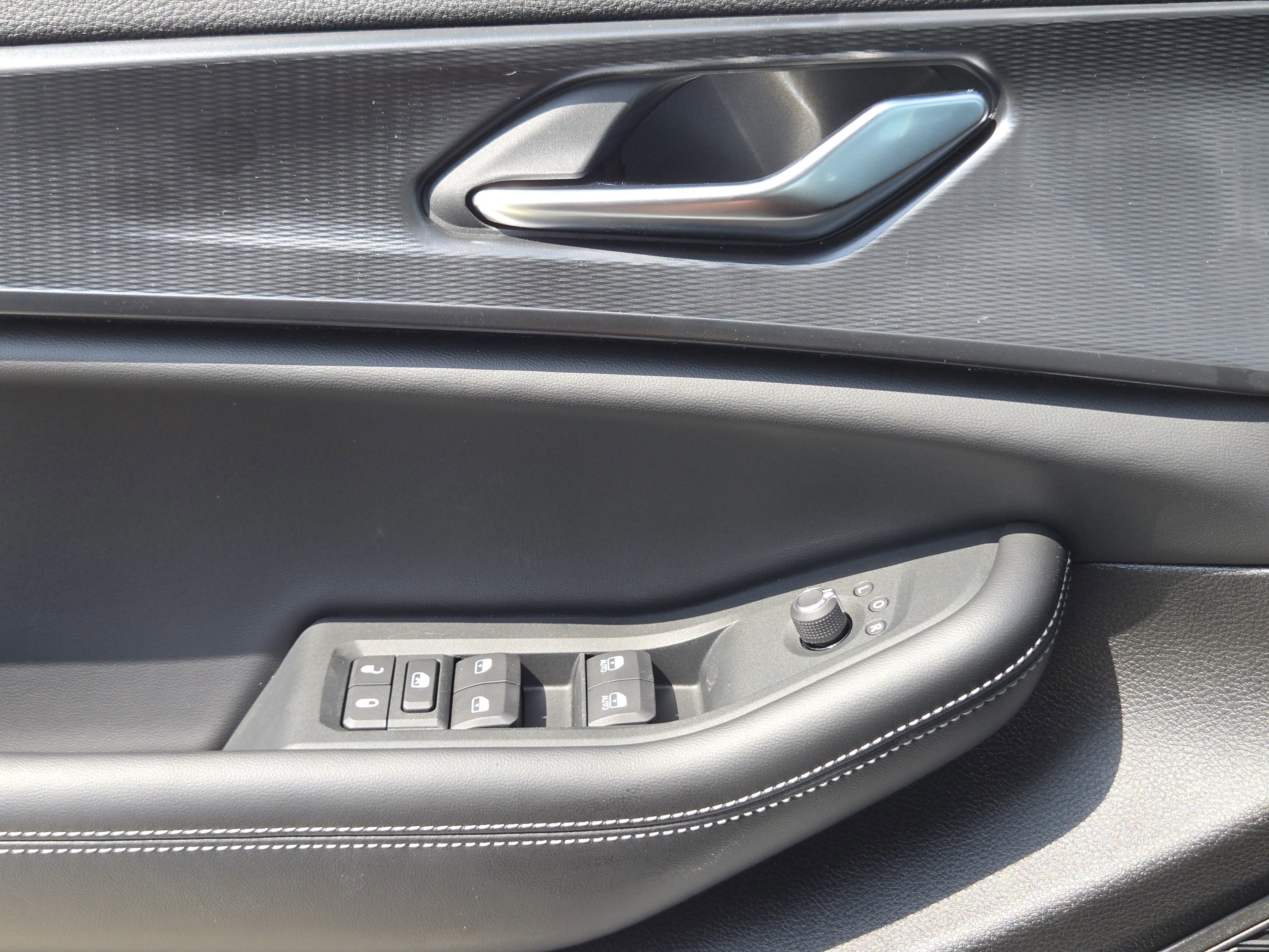 New 2025 Jeep Grand Cherokee L Altitude image 13