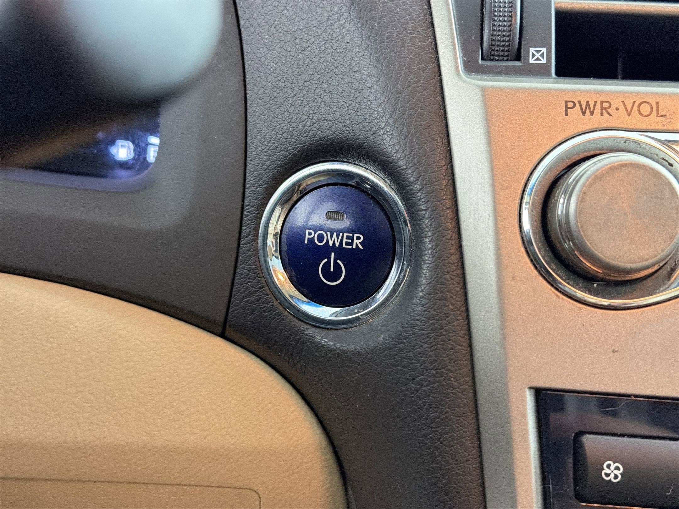 Used 2013 Lexus RX 450h AWD w/ Navigation Pkg image 27