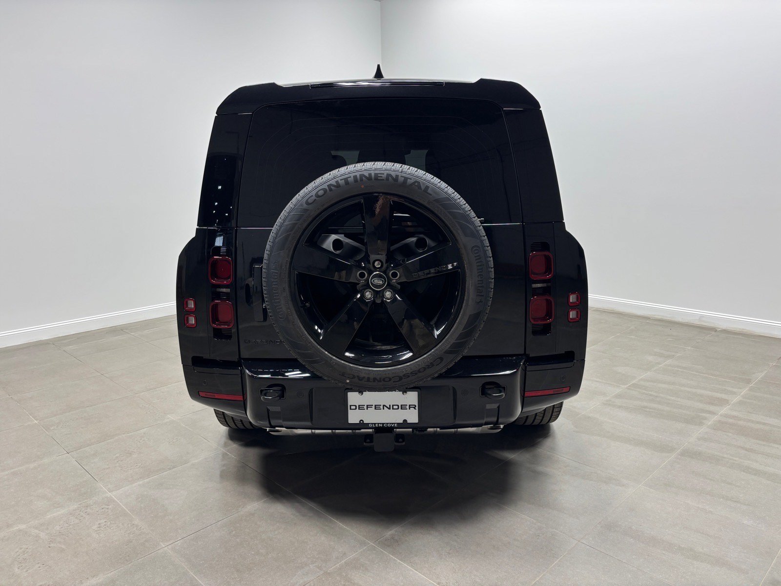 New 2025 Land Rover Defender 130 X-Dynamic SE AWD/4WD image 8