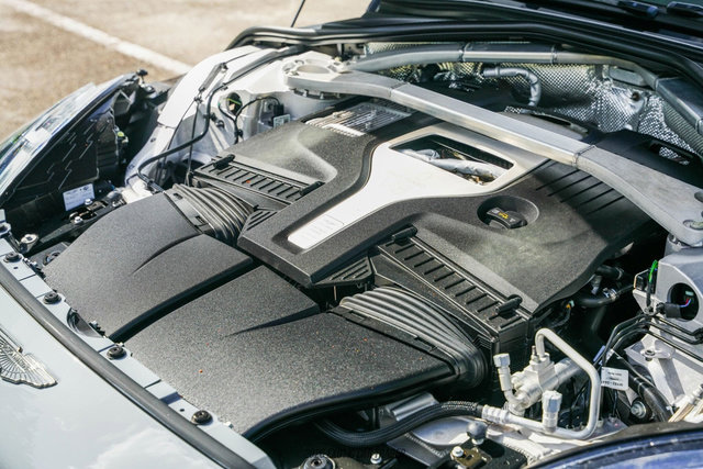 Used 2021 Aston Martin DBX image 22