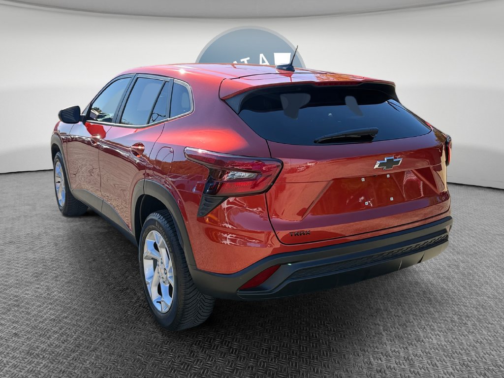 Used 2024 Chevrolet Trax LS w/ LS Convenience Package FWD image 6