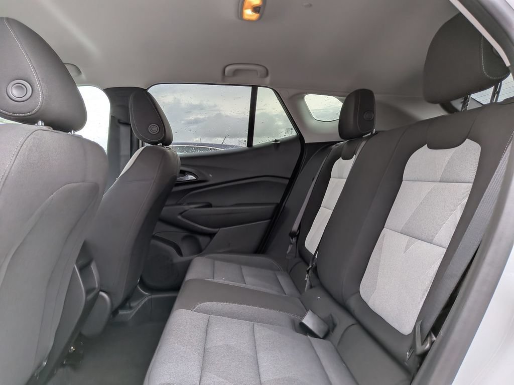 Used 2025 Chevrolet Trax LS FWD image 33